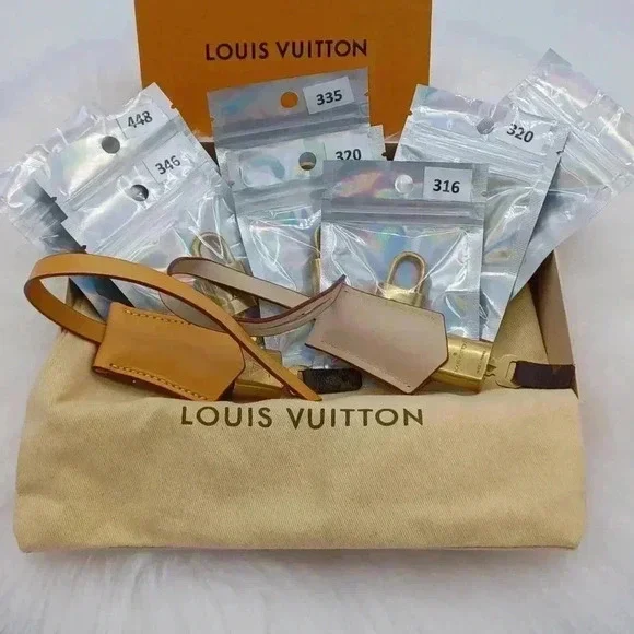 🔐 Louis Vuitton  Padlock key set - Picture 8 of 8